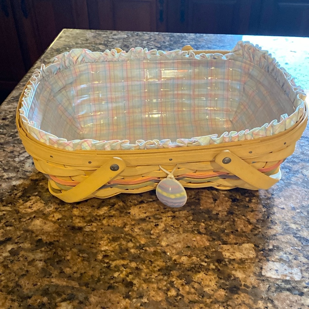 2005 Longaberger Easter basket